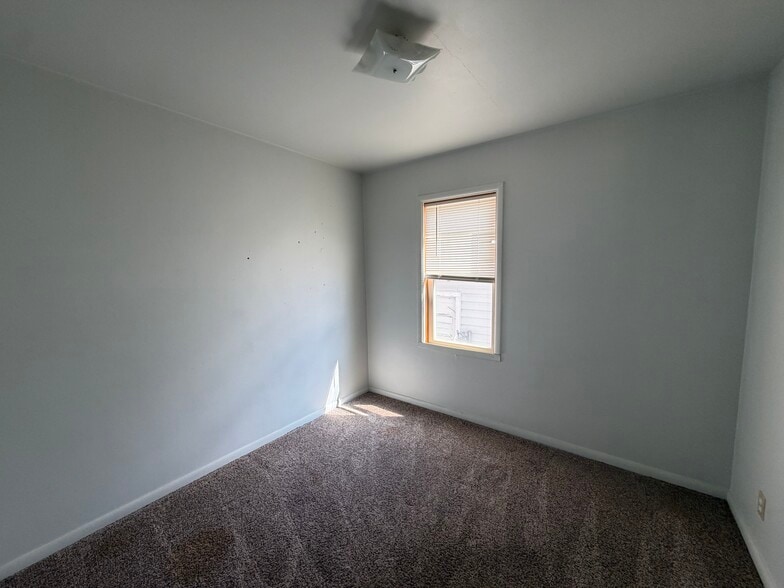 Building Photo - 1213 Nieman St