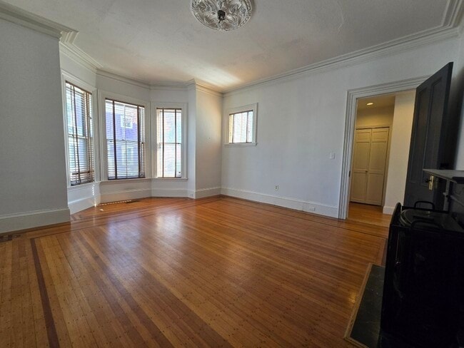 Building Photo - 26 Mather St