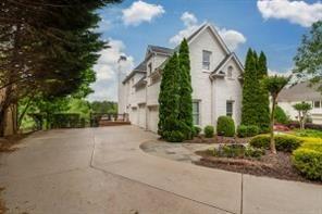 Building Photo - 675 Falls Lake Dr