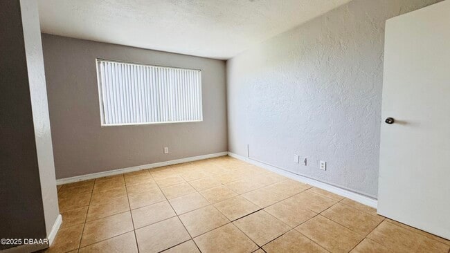 Building Photo - 732 N Halifax Ave