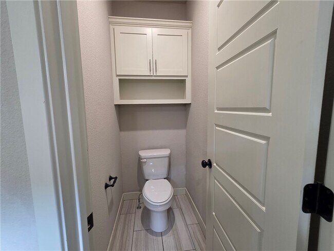 Building Photo - 2905 SW Satinwood Cove
