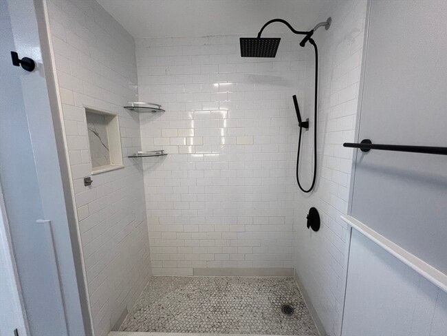 Building Photo - 452 Salem St