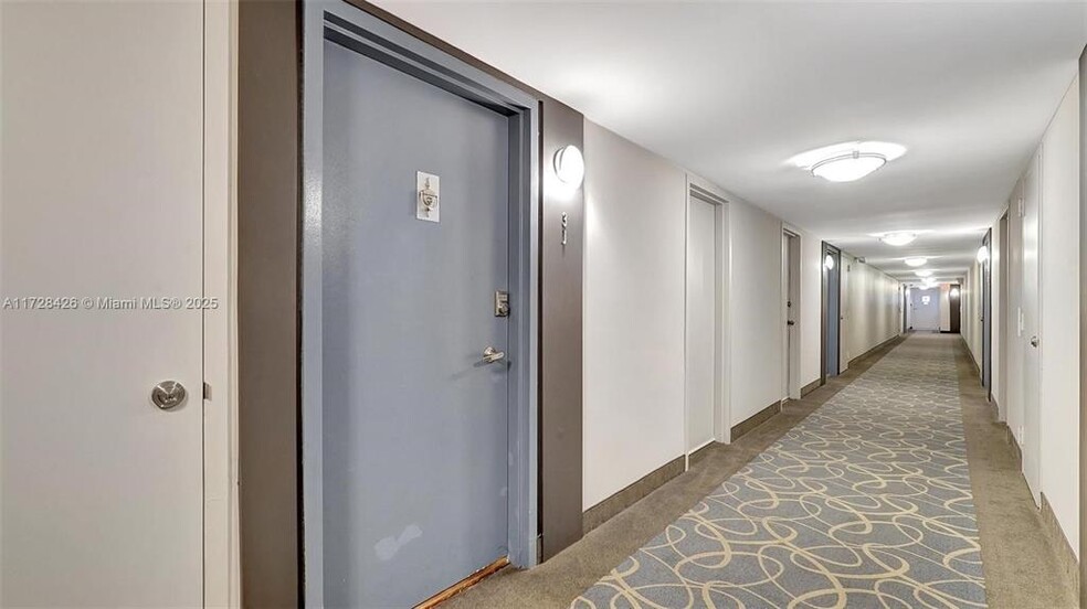 Building Photo - 3015 N Ocean Blvd