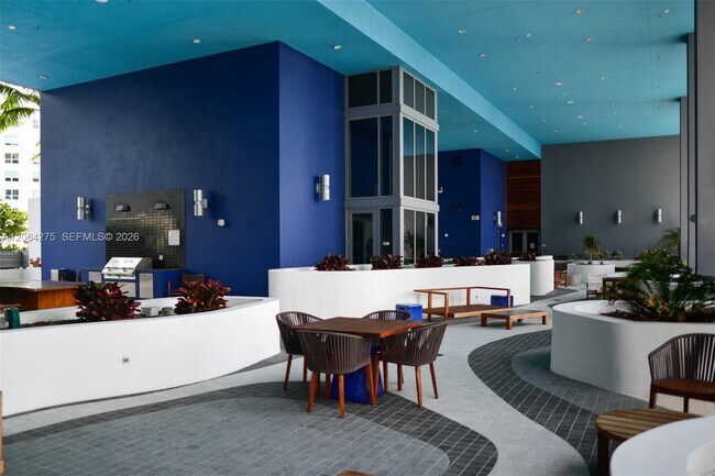 Building Photo - 1300 Brickell Bay Dr