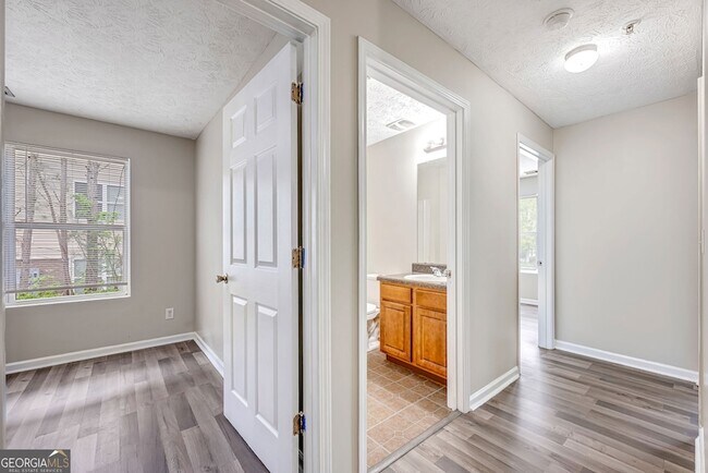 Building Photo - 13202 Fairington Ridge Cir