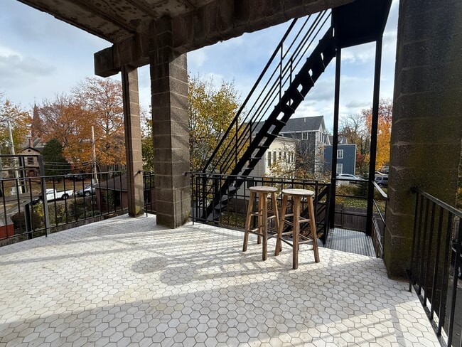 Building Photo - 545 Orange St