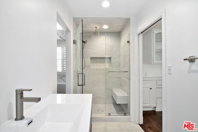 Building Photo - 4755 Alonzo Ave