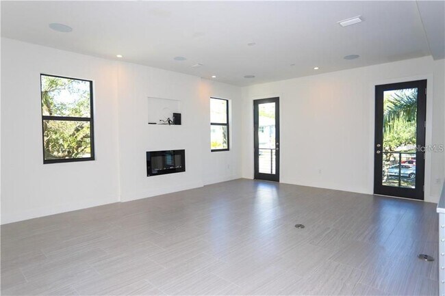 Building Photo - 2814 W Barcelona St