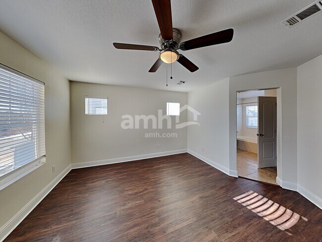 Building Photo - 10439 Vaughn Way