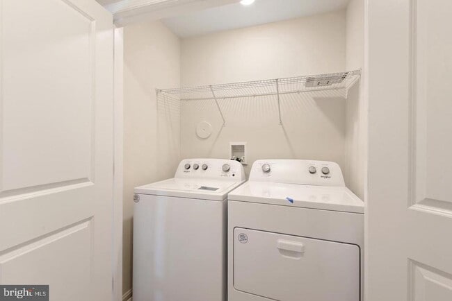 Building Photo - 568 Banquet Ln