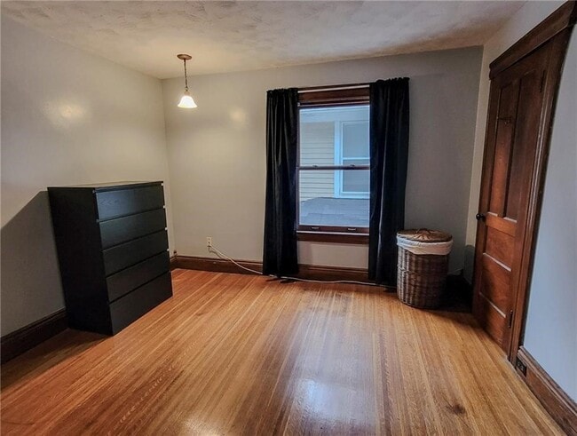 Building Photo - 44 Elmhurst St