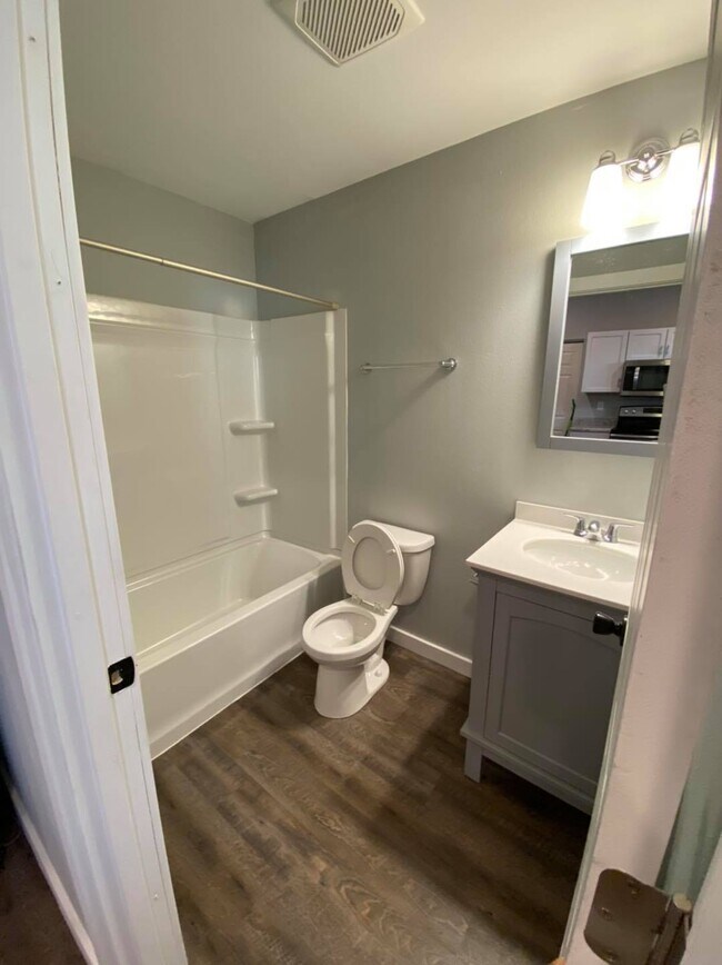 Building Photo - 1638 B Ave NE