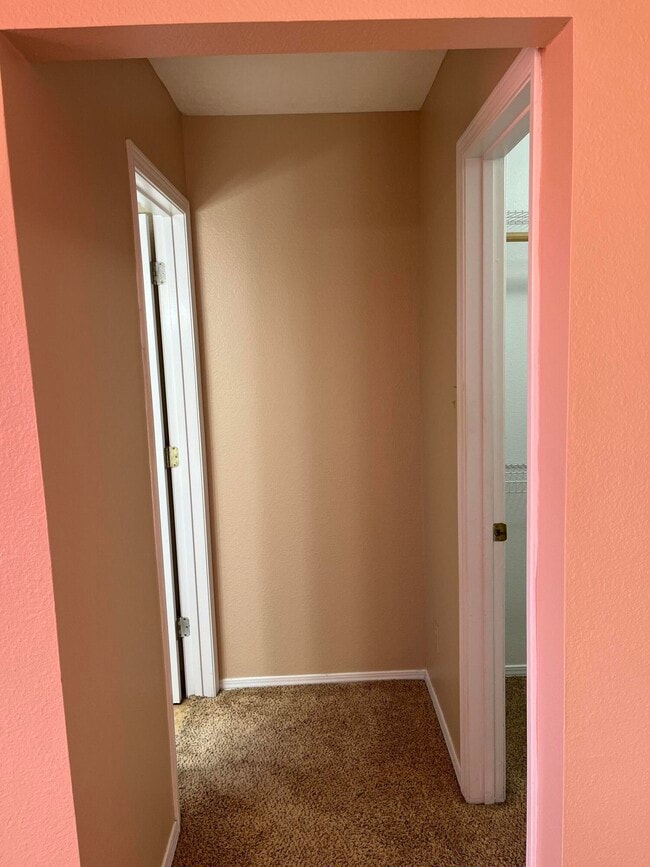 Building Photo - 4985 Butte Pl NW