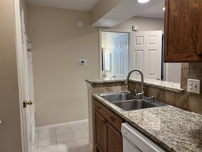 Building Photo - 837 Wax Myrtle Ln