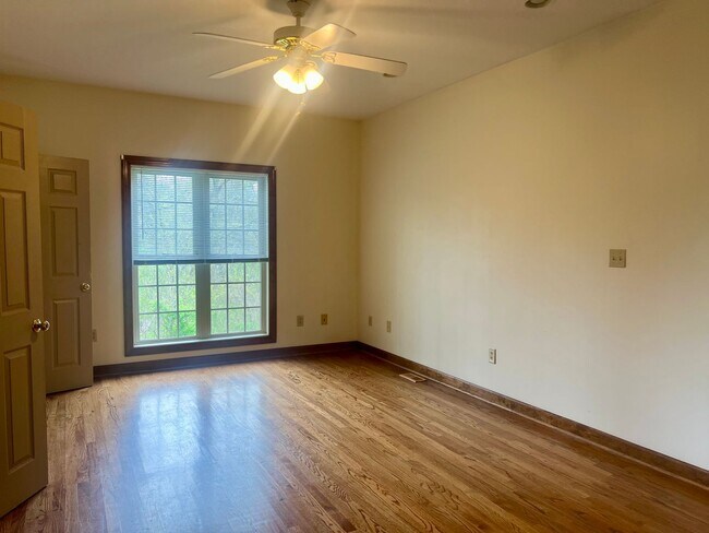 Building Photo - 1212 Ridgewood Ct