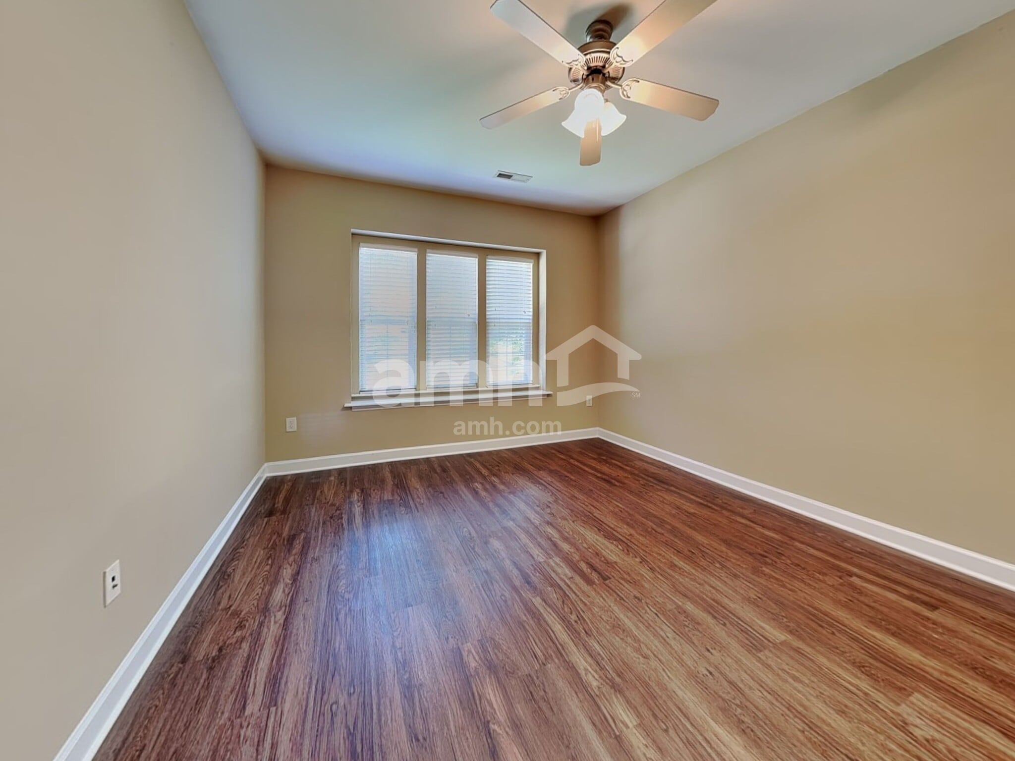 Building Photo - 3150 Glenshire Dr