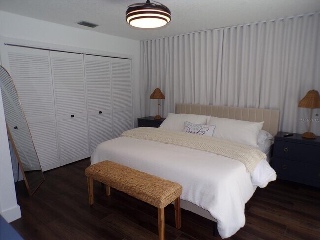 Building Photo - 1802 Los Alamos Dr