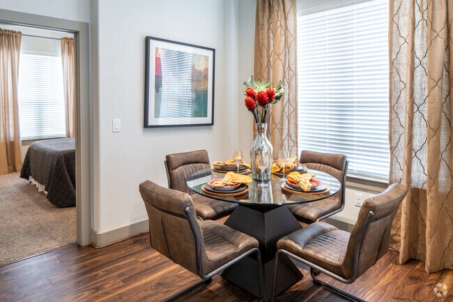 2BR,2BA-1094 Square Feet - The Royce at 8100