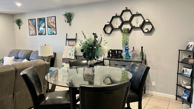 Building Photo - 140 S Cypress Rd