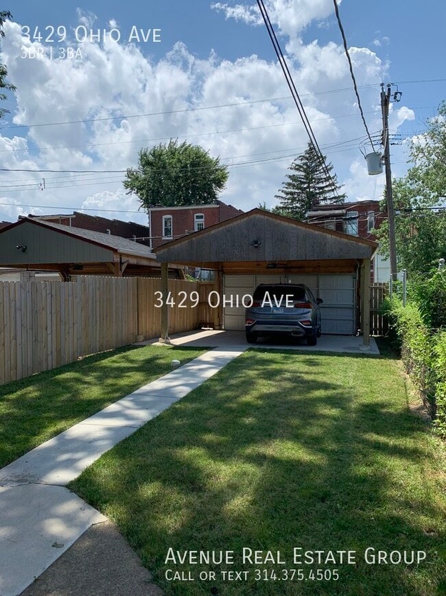 Building Photo - Beautifully Renovated Townhouse