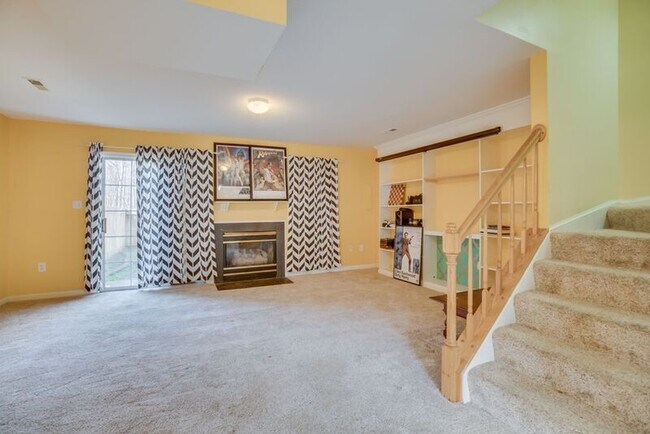 Building Photo - 206 Dundee Pl