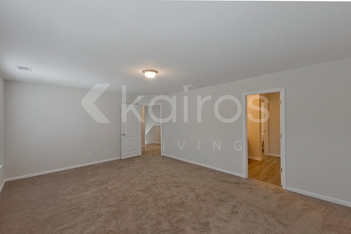 Building Photo - 105 Colonial Wy