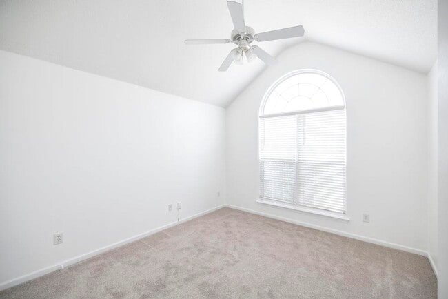 Building Photo - 205 Wembley Dr