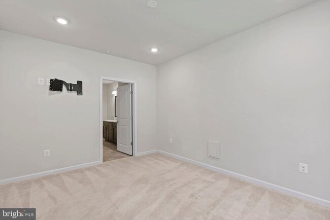 Building Photo - 23235 Milltown Knoll Square