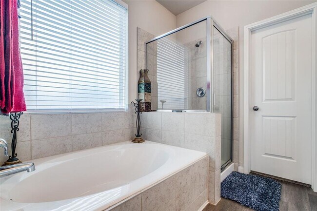 Building Photo - Looking for your first home or your forever home, the open floor plan on this beautiful home in t...
