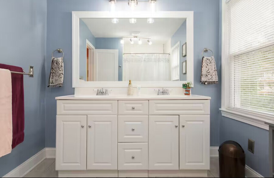 Building Photo - 12 Williams St