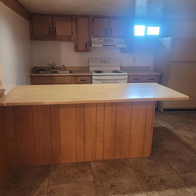 Building Photo - 2 Bed, 1 Bath Basement Apartment Near CMU!!!!