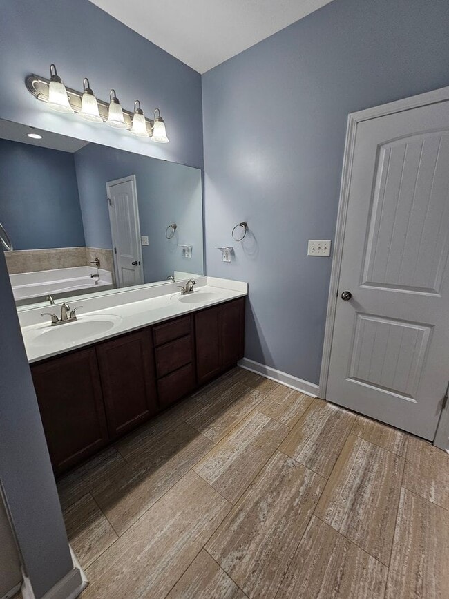 Building Photo - 4 Bedroom Home in Jacksonville