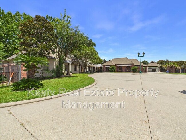 Building Photo - 104 Studio Ct