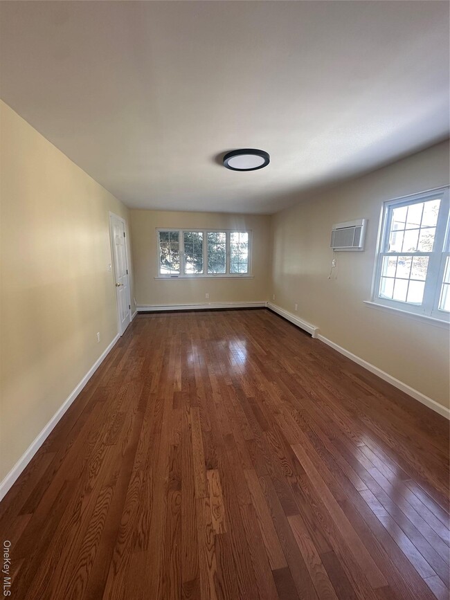 Building Photo - 158 Farmers Ave