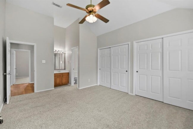 Building Photo - 2035 Woodhue Dr