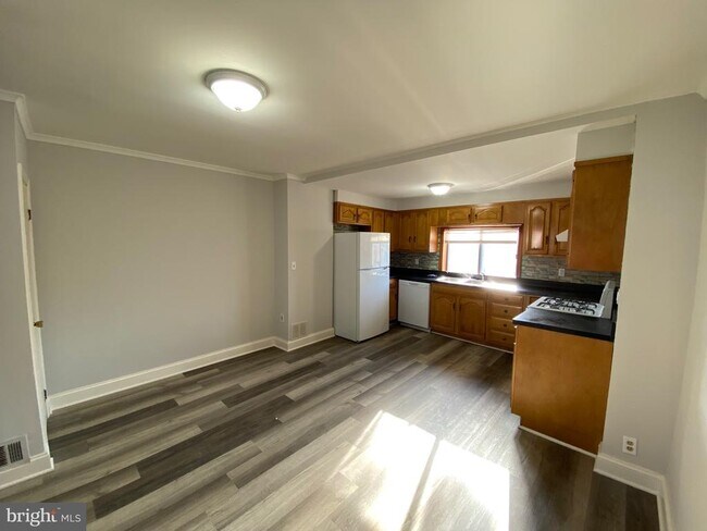 Building Photo - 338 Gusryan St