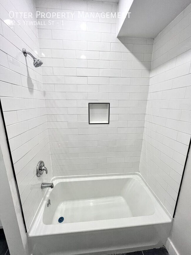 Building Photo - 22 S Yewdall St