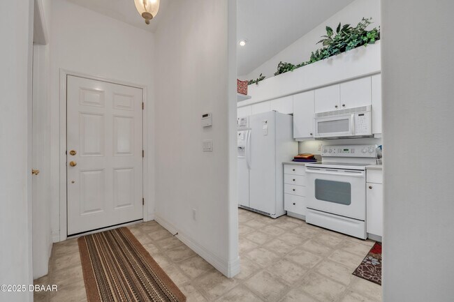 Building Photo - 1412 Coconut Palm Cir