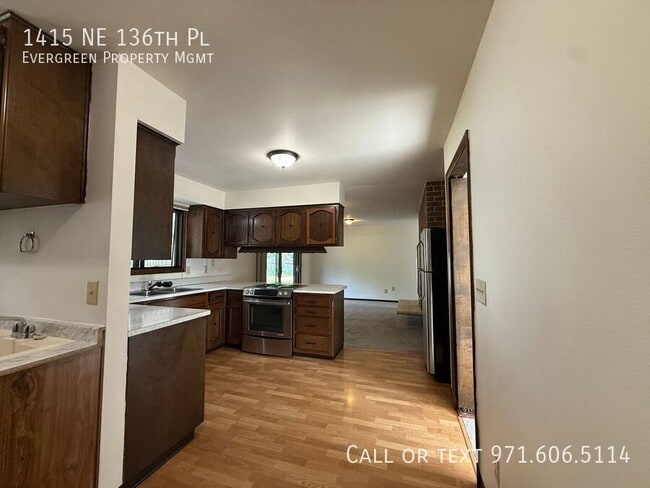 Building Photo - 1415 NE 136th Pl