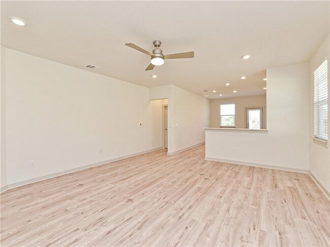 Building Photo - 7512 Daves Landing Dr