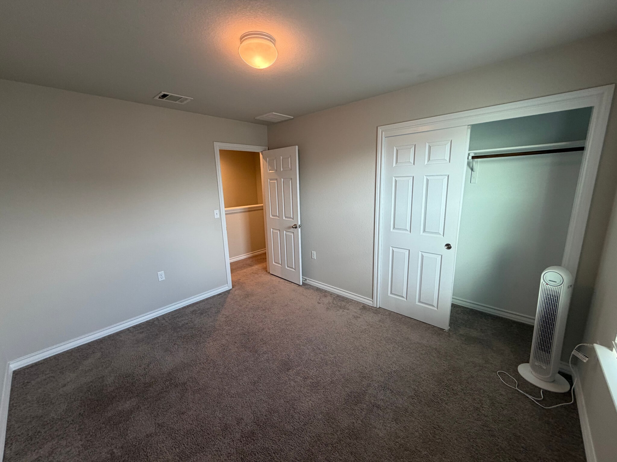 Building Photo - Room in House on Clayton Creek Ave