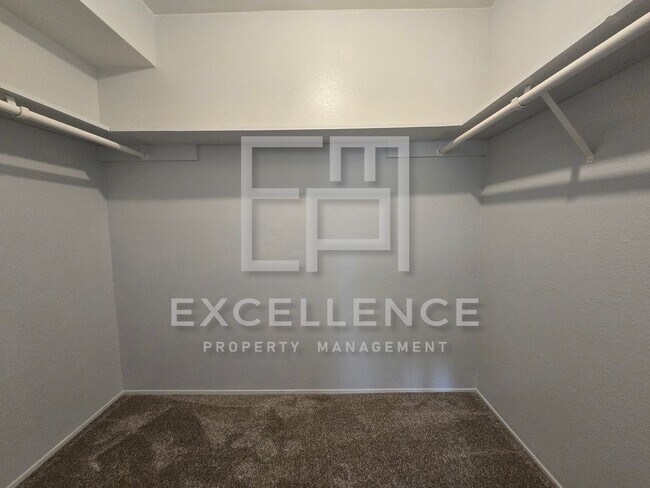 Building Photo - Upper 2/1 With New Carpets, Updated Kitchen and Many Many Many Community Features!