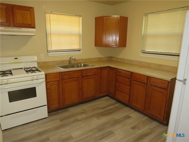 Building Photo - 504 McArthur Dr