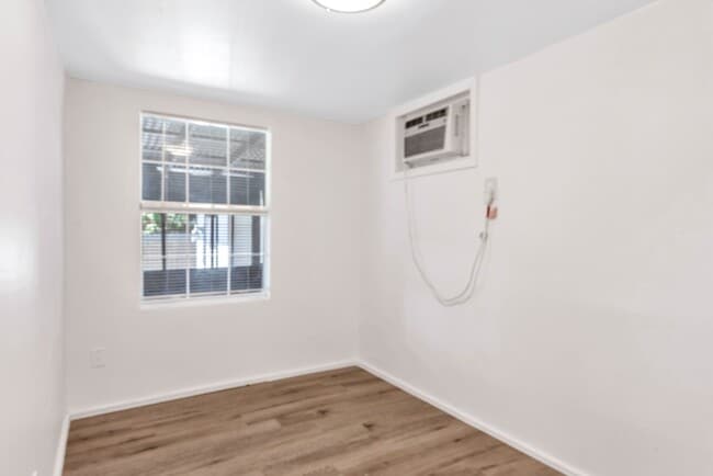 Building Photo - 107 E 11th St