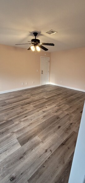 Building Photo - 5709 Avenida Silla