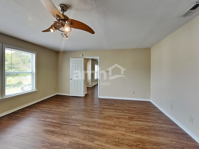 Building Photo - 8243 Retreat Ln