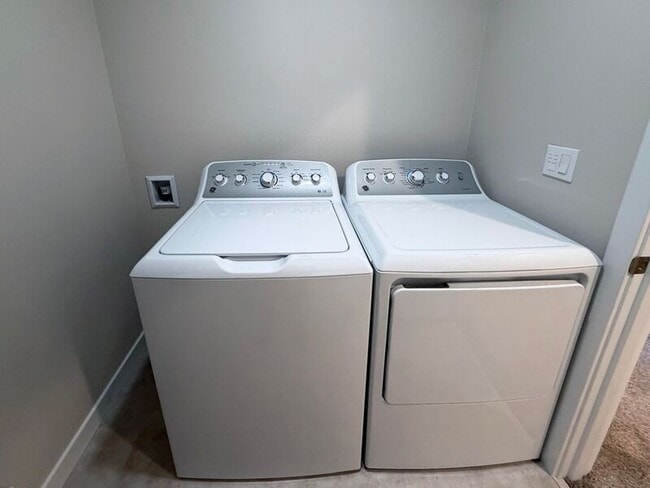 Building Photo - 2634 Waterlily Dr