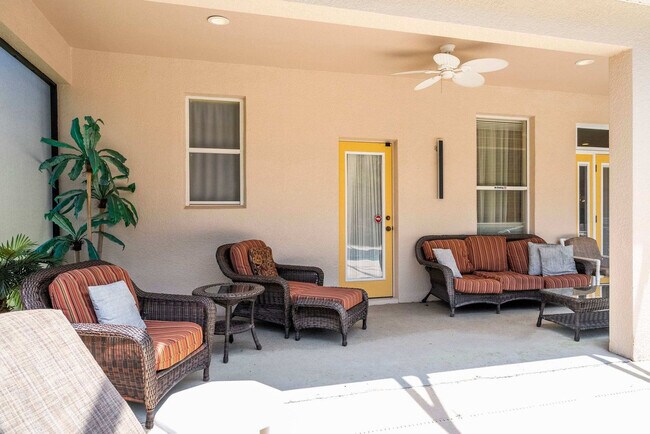 Building Photo - 8543 La Isla Dr