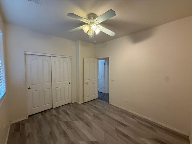 Building Photo - 2635 E Vermont Ct