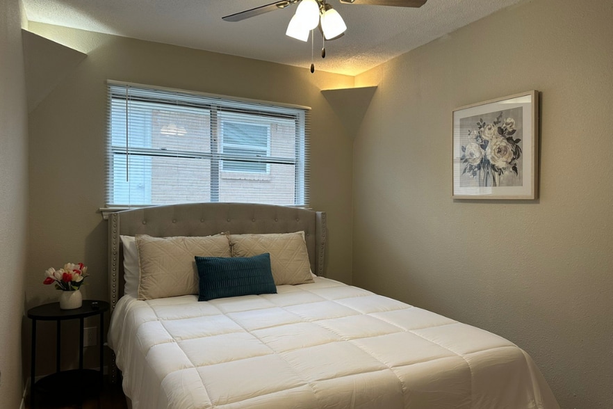 Building Photo - 1607 Sagebrush Trl